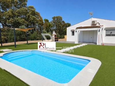 Casa de campo/finca rústica en venta en Estación De Cártama, Nueva Aljaima, con 3 dormitorios, baño, trastero y terreno