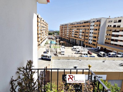 Piso en venta en Málaga, El Consul, con 4 dormitorios, 2 baños, plaza de garaje y terraza
