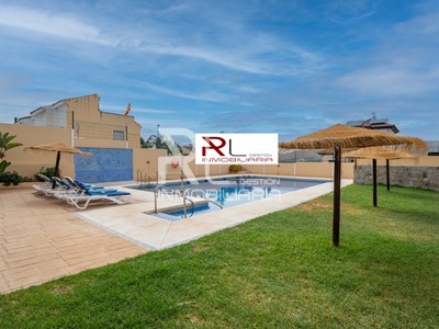 Pareado en venta en Cártama, Cerca De La Autovía, con 3 dormitorios, baño, aseo, plaza de garaje y terraza