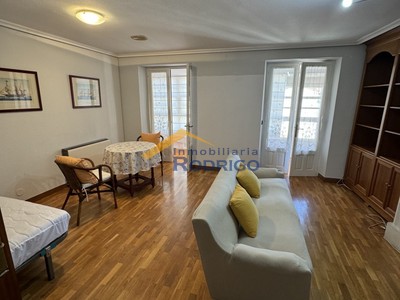 Estudio en alquiler en Burgos, Centro, con 1 dormitorio, baño y terraza