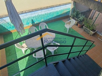 Pareado en venta en Burgos, Burgos, con 3 dormitorios, baño, aseo, plaza de garaje, trastero y 3 terrazas
