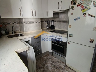 Piso en venta en Burgos, Gamonal, con 3 dormitorios y baño