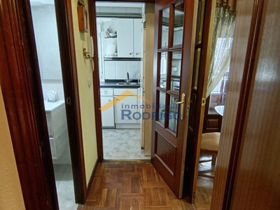 Piso en venta en Burgos, Gamonal, con 3 dormitorios, baño y terraza