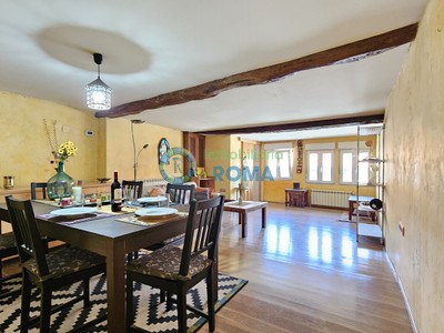 Piso en venta en Vitoria, Casco Viejo, con 1 dormitorio, 2 baños y trastero