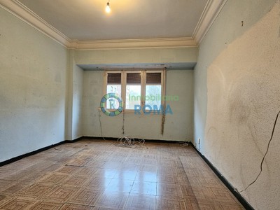 Piso en venta en Vitoria, Coronacion, con 3 dormitorios, baño, trastero y 2 terrazas