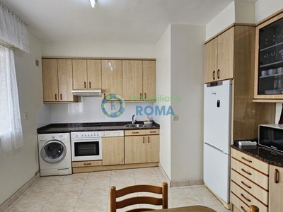 Piso en venta en Vitoria, con 3 dormitorios, baño, trastero y 2 terrazas