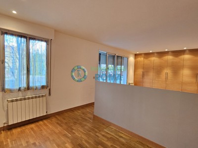 Piso en venta en Vitoria, con 1 dormitorio, baño, trastero y terraza
