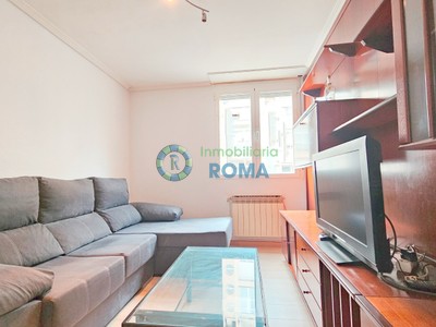Piso en venta en Vitoria, con 2 dormitorios, baño y trastero