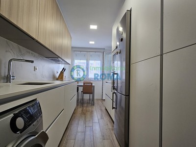 Piso en venta en Vitoria, con 3 dormitorios, 2 baños, trastero y terraza