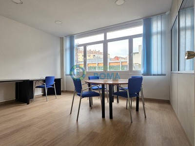Piso en venta en Vitoria, con baño y 2 plazas de garaje