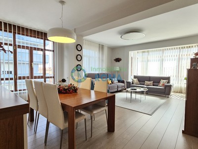 Piso en venta en Vitoria, con 2 dormitorios, 2 baños y trastero