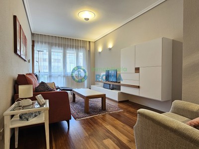 Piso en venta en Vitoria, con 2 dormitorios, 2 baños, trastero y 2 terrazas