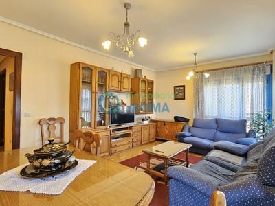 Piso en venta en Vitoria, Lakua, con 3 dormitorios, 2 baños, plaza de garaje, trastero y 2 terrazas