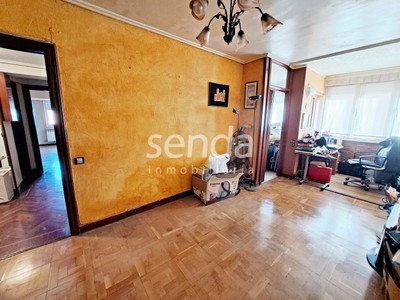 Piso en venta en Vitoria, Zaramaga, con 3 dormitorios, baño, trastero y terraza