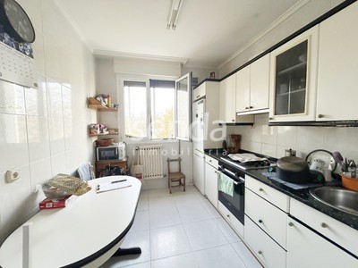 Piso en venta en Vitoria, Abetxuko, con 3 dormitorios, baño, trastero y terraza