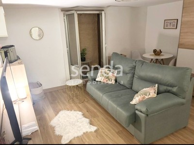 Apartamento en venta en Vitoria, Casco Historico, con 2 dormitorios, baño y balcón