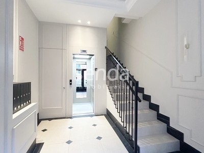 Piso en venta en Vitoria, Centro, con 3 dormitorios, baño y trastero