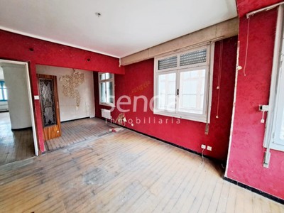 Piso en venta en Vitoria, Centro, con 3 dormitorios, baño y trastero