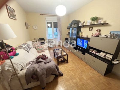 Piso en venta en Vitoria, Casco Historico, con 3 dormitorios, baño, trastero y 2 balcones