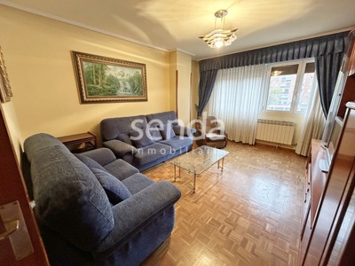 Piso en venta en Vitoria, Lakua-arriaga, con 3 dormitorios, baño, aseo, plaza de garaje, trastero y terraza