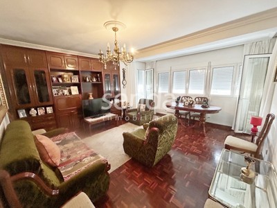 Piso en venta en Vitoria, Sansomendi, con 3 dormitorios, baño, aseo, trastero y terraza