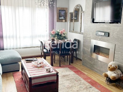 Piso en venta en Vitoria, Castilla, con 3 dormitorios, 2 baños, plaza de garaje y trastero