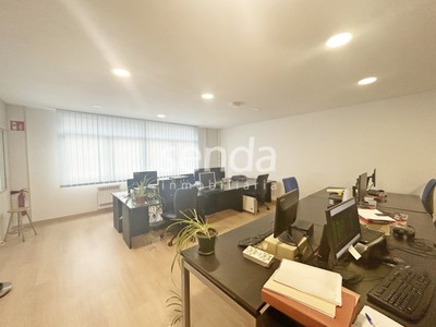 Oficina en venta en Vitoria, Lovaina, con 2 baños y 2 plazas de garaje
