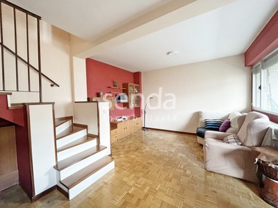 Piso en venta en Vitoria, Castilla, con 3 dormitorios, baño, aseo, plaza de garaje, trastero y terraza
