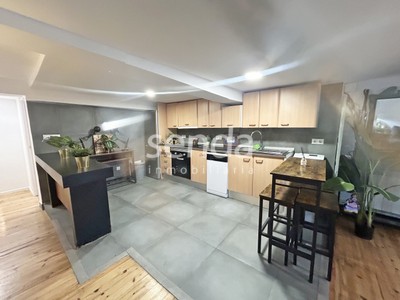 Piso en venta en Vitoria, Casco Historico, con 2 dormitorios, baño y trastero