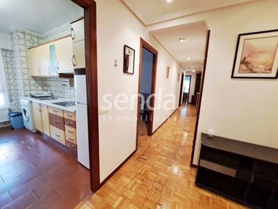 Piso en venta en Vitoria, Adurza, con 3 dormitorios, baño, aseo, trastero y 2 terrazas