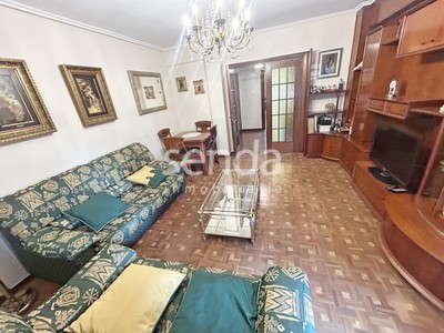 Piso en venta en Vitoria, Gazalbide, con 4 dormitorios, baño, aseo, plaza de garaje, trastero y 2 terrazas