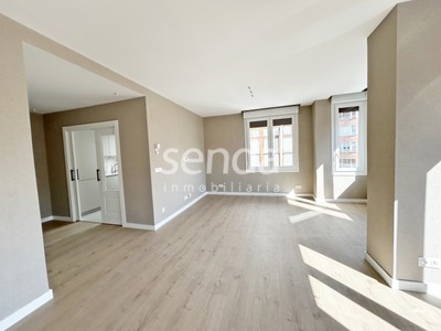Piso en venta en Vitoria, Centro, con 3 dormitorios, baño y trastero