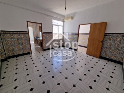 Casa en venta en Fernan Nuñez, Casco Antiguo, con 3 dormitorios, baño, trastero y 3 terrazas