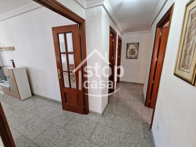 Piso en venta en Fernan Nuñez, Zona Comercial, con 3 dormitorios, 2 baños, plaza de garaje, trastero y balcón
