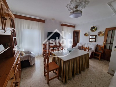 Piso en venta en Fernan Nuñez, Buen Acceso A La Autovía, con 4 dormitorios, 2 baños, trastero, 2 balcones y terraza