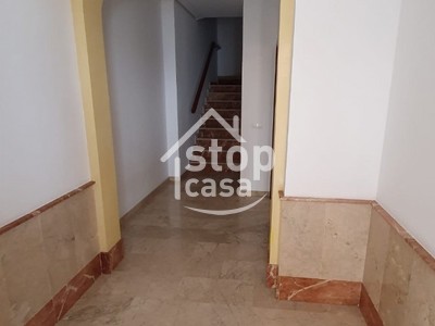 Casa en alquiler en Fernan Nuñez, Cerca Del Centro, con 4 dormitorios, 3 baños, plaza de garaje, 2 balcones y terraza