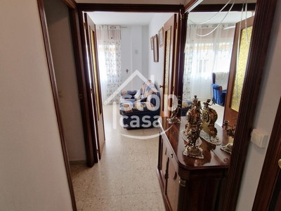 Piso en alquiler en Fernan Nuñez, Zona Comercial, con 4 dormitorios, baño, aseo y terraza