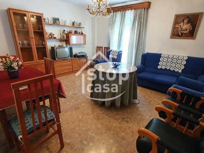 Piso en alquiler en Fernan Nuñez, Cerca Los Colegios, con 3 dormitorios, baño, trastero, balcón y terraza