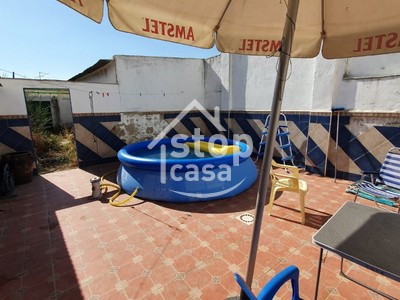 Casa en venta en Fernan Nuñez, Zona Alta, con 5 dormitorios, 2 baños y terraza