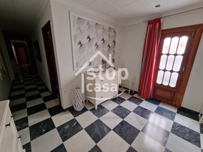 Piso en venta en Fernan Nuñez, Buen Acceso A La Autovía, con 4 dormitorios, 2 baños, trastero, 2 balcones y 2 terrazas