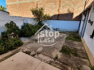 Casa en venta en Fernan Nuñez, Zona Baja, con 6 dormitorios, 2 baños, trastero y 2 terrazas