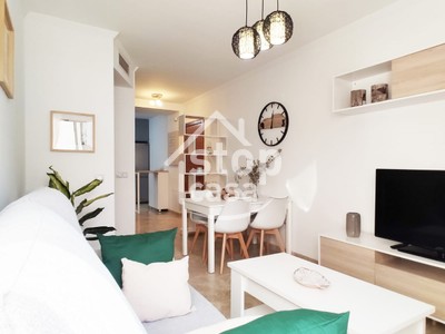 Piso en alquiler en Fernan Nuñez, Zona Alta, con 2 dormitorios, baño y balcón