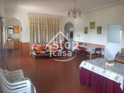 Chalet en venta en Fernan Nuñez, Barrio El Mono, con 3 dormitorios, baño, trastero y terreno