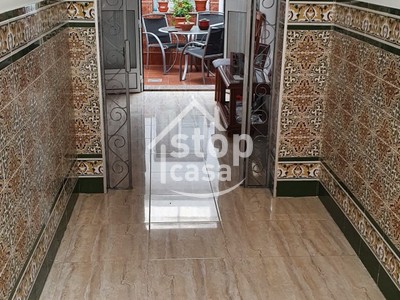 Casa en venta en Fernan Nuñez, Zona Alta, con 3 dormitorios, baño, trastero, 2 balcones y 2 terrazas