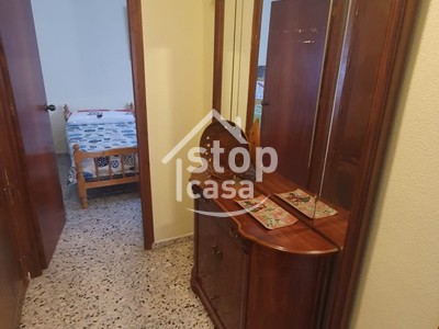 Piso en alquiler en Fernan Nuñez, Cercana A Calle Principal, con 3 dormitorios, baño y balcón