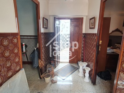 Casa en venta en Fernan Nuñez, Casco Antiguo, con 3 dormitorios, baño y 2 terrazas