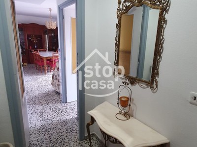 Piso en venta en Fernan Nuñez, Cerca Los Colegios, con 4 dormitorios, baño, trastero, balcón y terraza