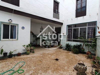 Casa en venta en Fernan Nuñez, Cerca Del Centro, con 9 dormitorios, 2 baños, trastero y 2 terrazas