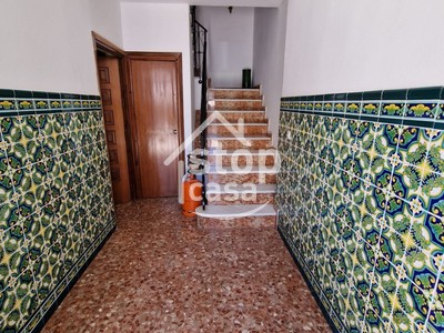 Bloque de pisos en venta en Fernan Nuñez, Cerca Del Centro, con 5 dormitorios, 2 baños, trastero, balcón y terraza
