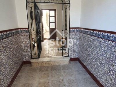 Casa en venta en Fernan Nuñez, Casco Antiguo, con 6 dormitorios, 2 baños, 2 balcones y 3 terrazas